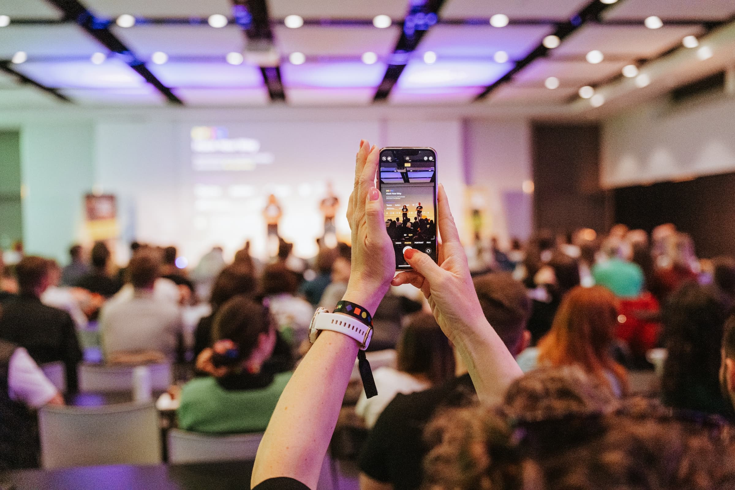 Hack Your Way 2025 - Atmosféra